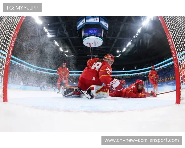 冰球守门员用屁股挡球登热榜